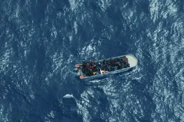Akdeniz'de göçmen teknesi alabora oldu: 30 göçmen kayıp