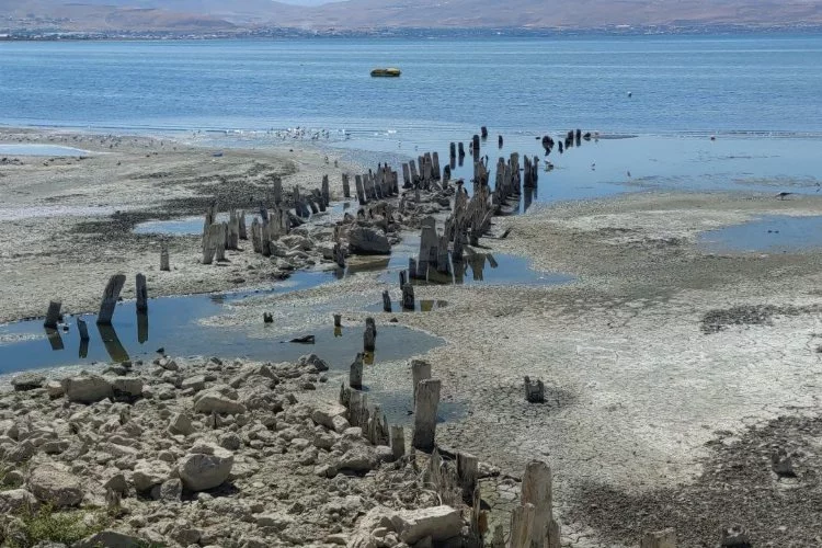 Su kaybının yaşandığı Van Gölü, tarihe ışık tutuyor!
