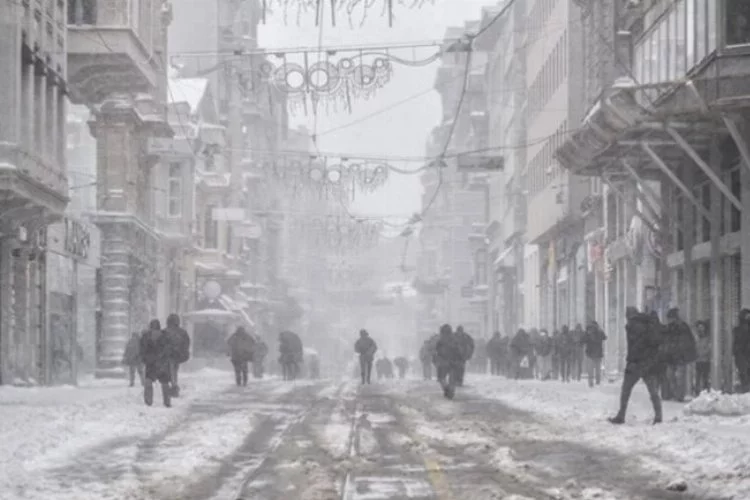 Beklenen soğuklar etkili oluyor: İstanbul'a kar ne zaman yağacak?