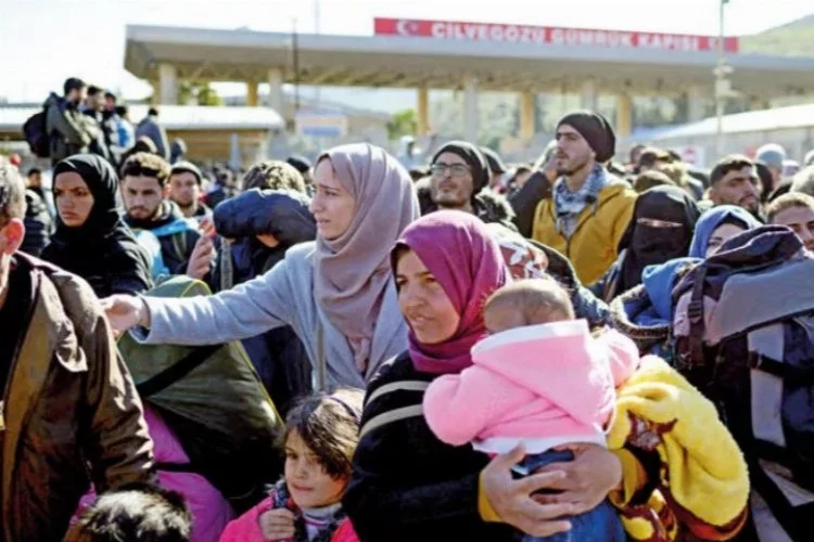 Binlerce Suriyeli ülkesine dönüyor