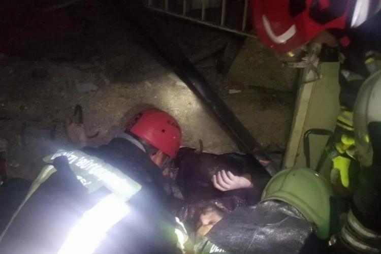 Denizli Büyükşehir Belediyesi ekipleri 10 kişiyi göçükten kurtardı