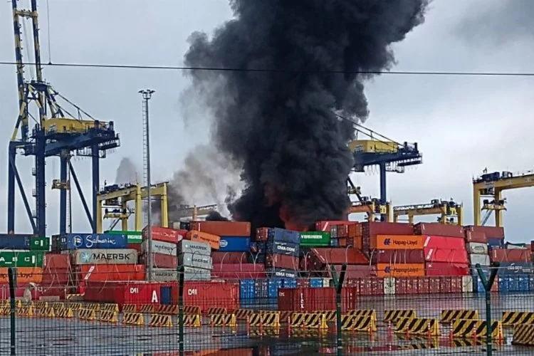 Deprem sonrası İskenderun Limanı'nda yangın