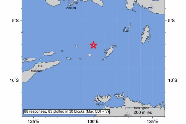 Endonezya'da şiddetli deprem! 7.6 ile sallandı