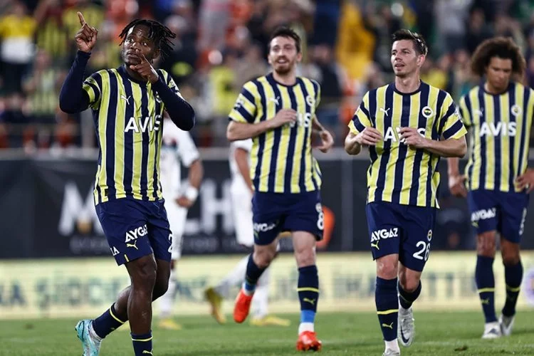 Fenerbahçe’nin, Antalyaspor maçı kamp kadrosu açıklandı! 3 eksik