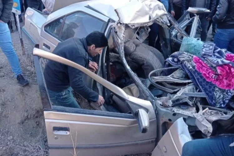 İran'da  feci kaza! 4 Türk vatandaşı hayatını kaybetti