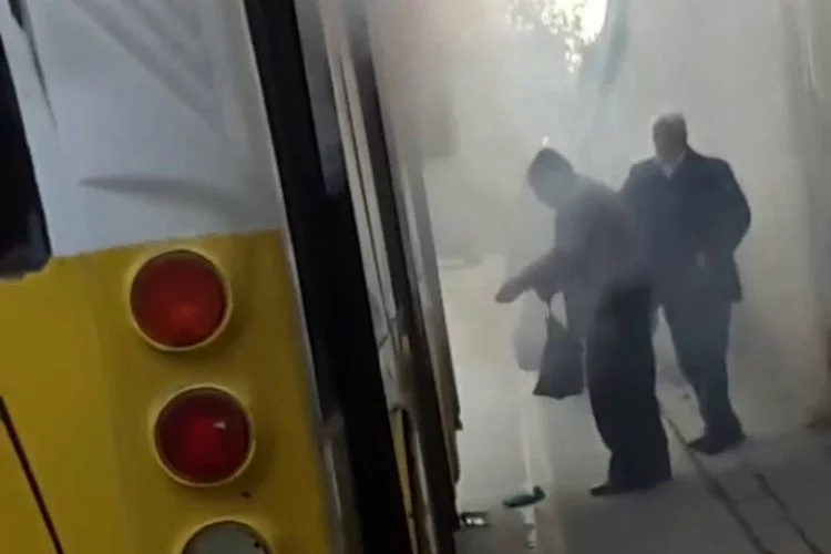 İstanbul'da meşale dehşeti! Otobüsün içinde yandı