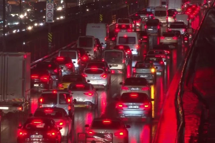 İstanbul'da yağmur trafiği yüzde 90'a ulaştı