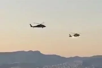 İzmir'de helikopterlerden zeybek gösterisi
