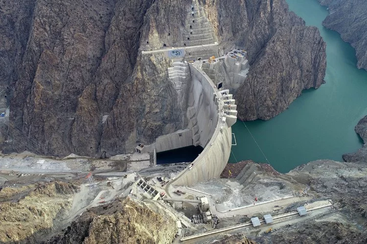 Kuraklık nedeniyle barajlar boşalırken, Yusufeli Barajı doluyor