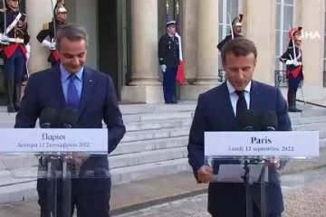Miçotakis ve Macron arasında ilginç olay! Viral oldu