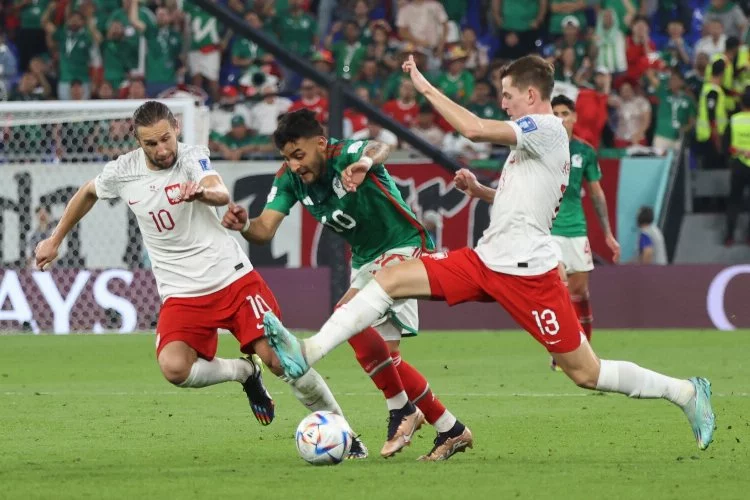 Penaltı kaçtı! Polonya, Meksika engeline takıldı