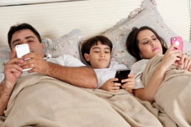 Telefon kullanımı arttıkça ebeveynlerin sinir ve stresi de artıyor
